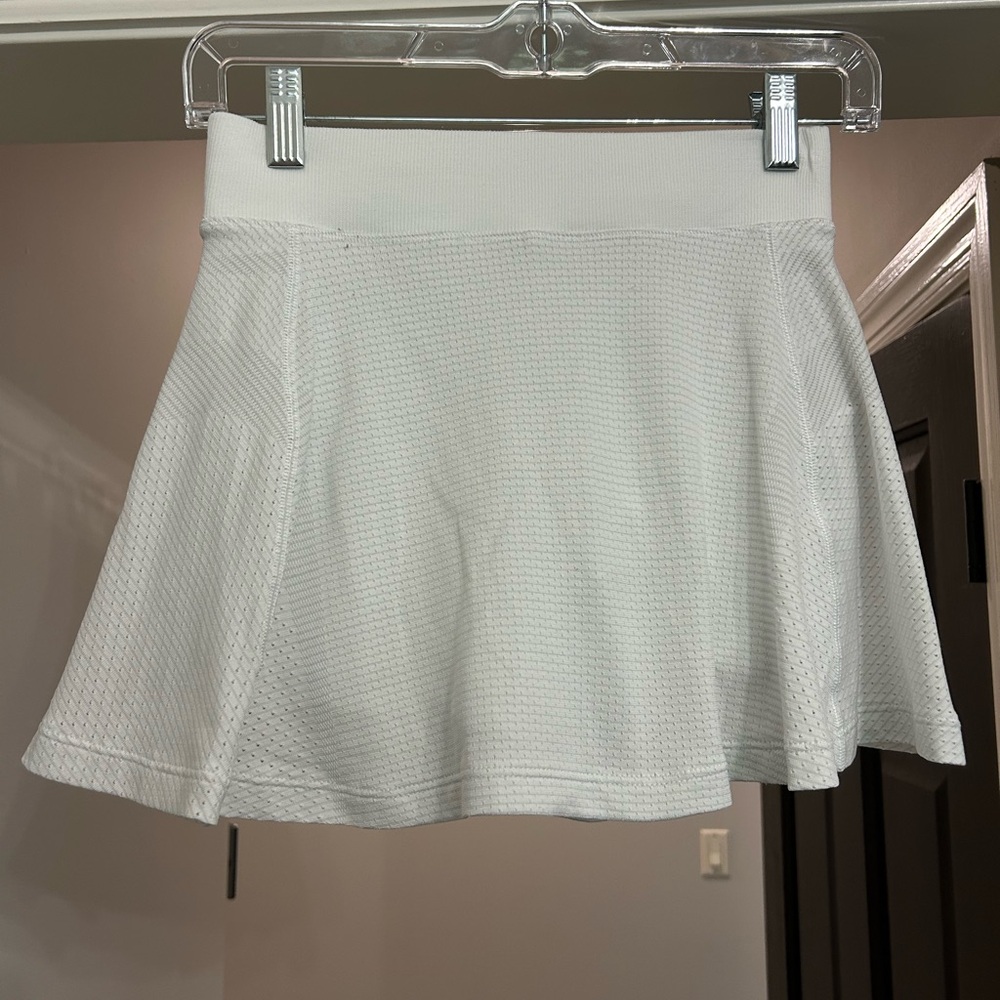 Lululemon Athletica White Swiftly Skort, size 4